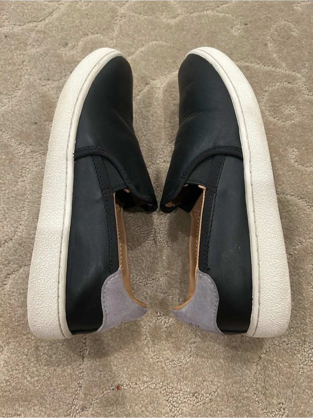 UGG Cas slip-on sneakers in black Sz 8